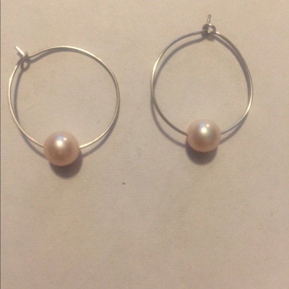 Three sets of freshwater pearl hoop earrings. - Picture 4 of 5